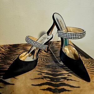 Badgley Mischka Blk Satin Rhinestone Emb. Pumps 9.5 EUC